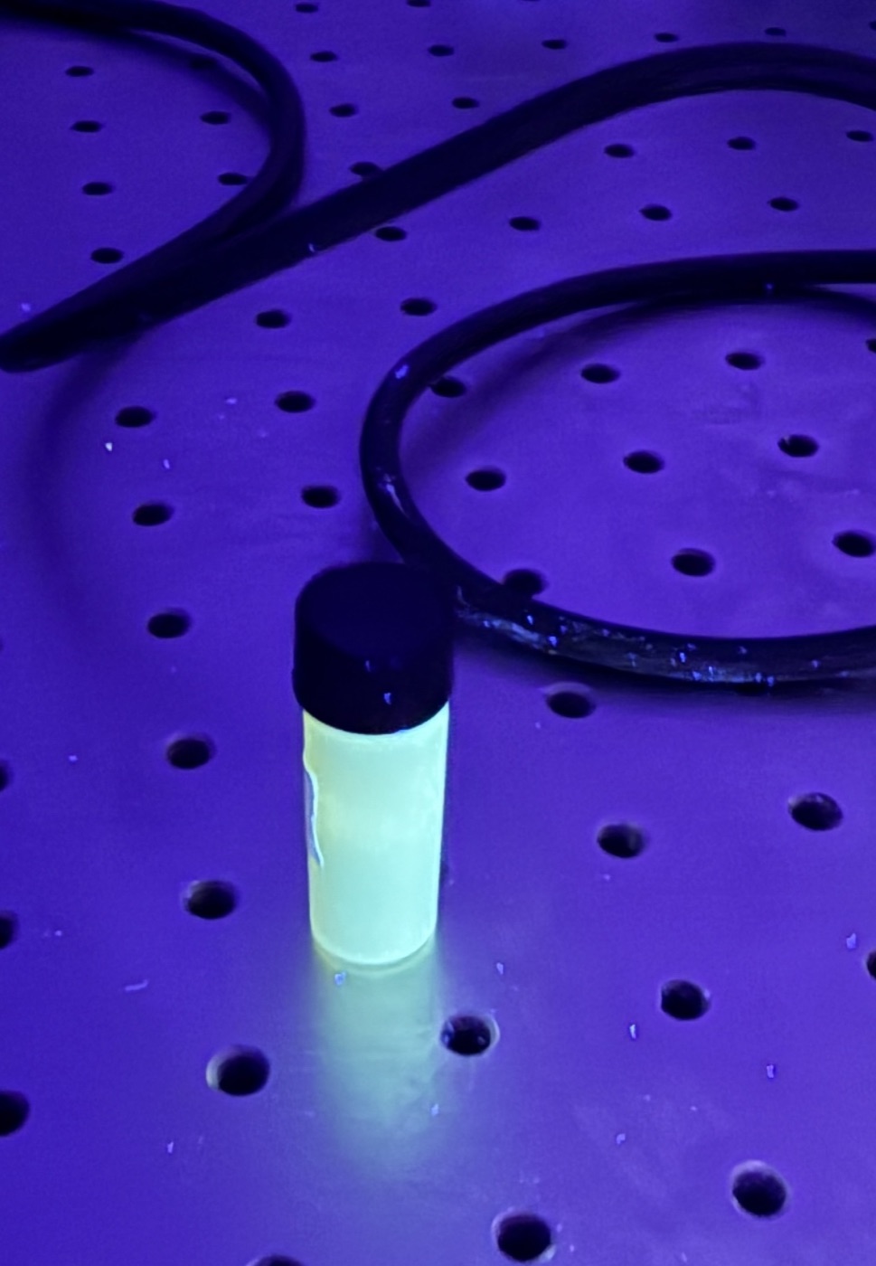 banana carbon quantum dots fluorescing under uv